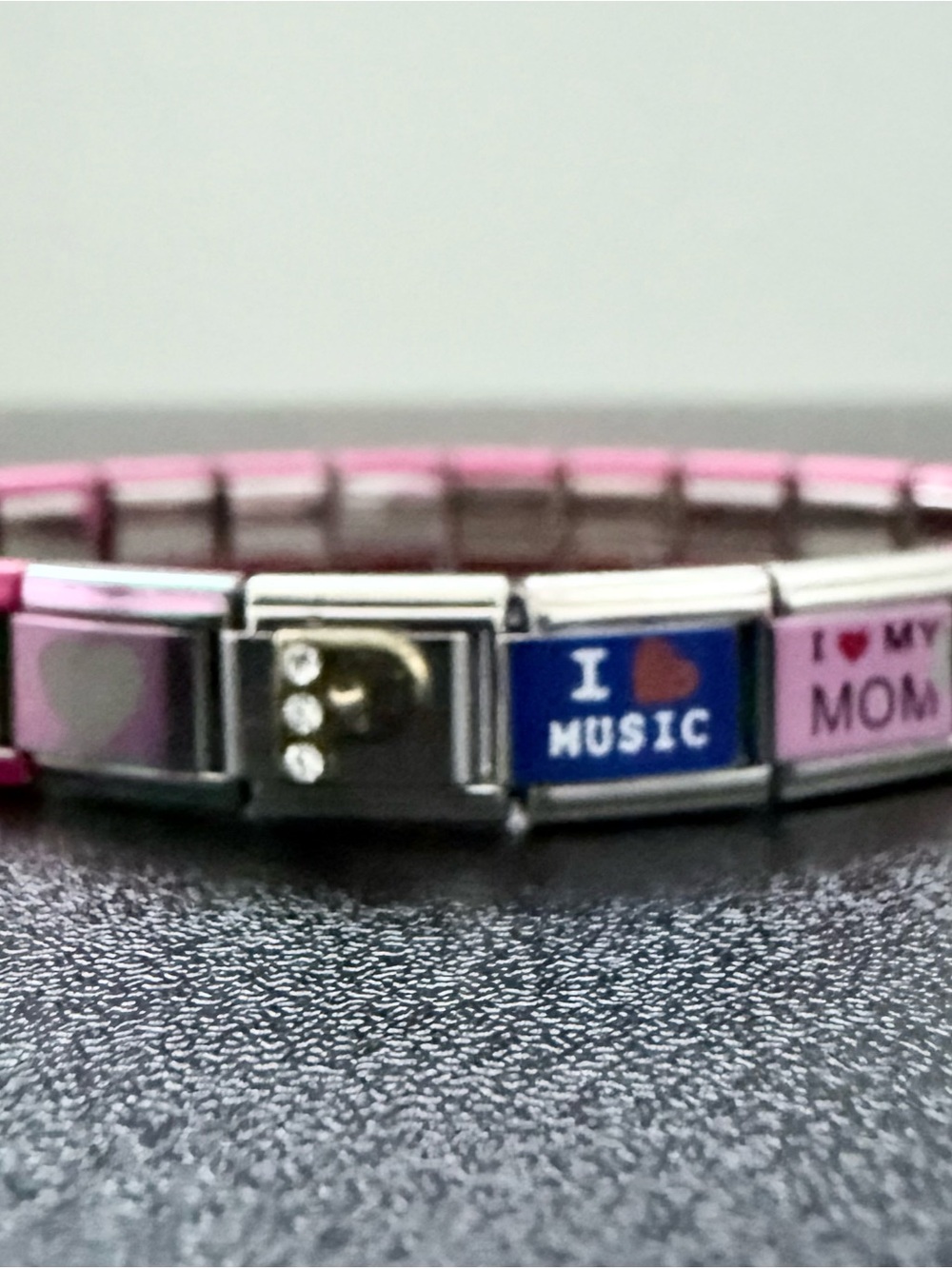 Y2K Pink Silver Tone Stretch Link Charm Bracelet Mom Music Heart Letter P